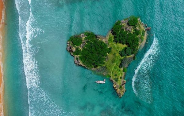 Beautiful-heart-shaped-Island-in-the-ocean-Mind-over-Money-matters 